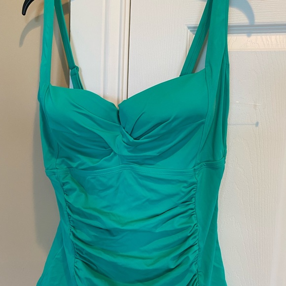 Torrid plus green shirred gathered swimsuit NEW - Picture 4 of 5